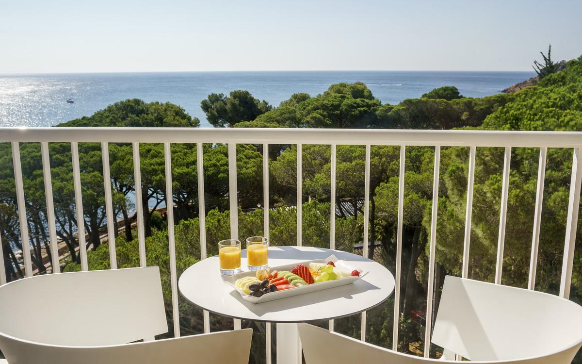 Quartos com varanda Hotel ILUNION Caleta Park S'Agaró Quartos com varanda Hotel ILUNION Caleta Park S'Agaró